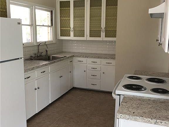 3rd image of 811 Carrie Ave