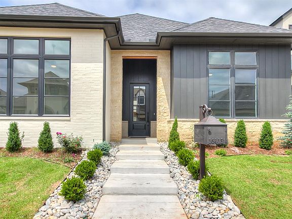 3rd image of 16413 Burgundy East Dr