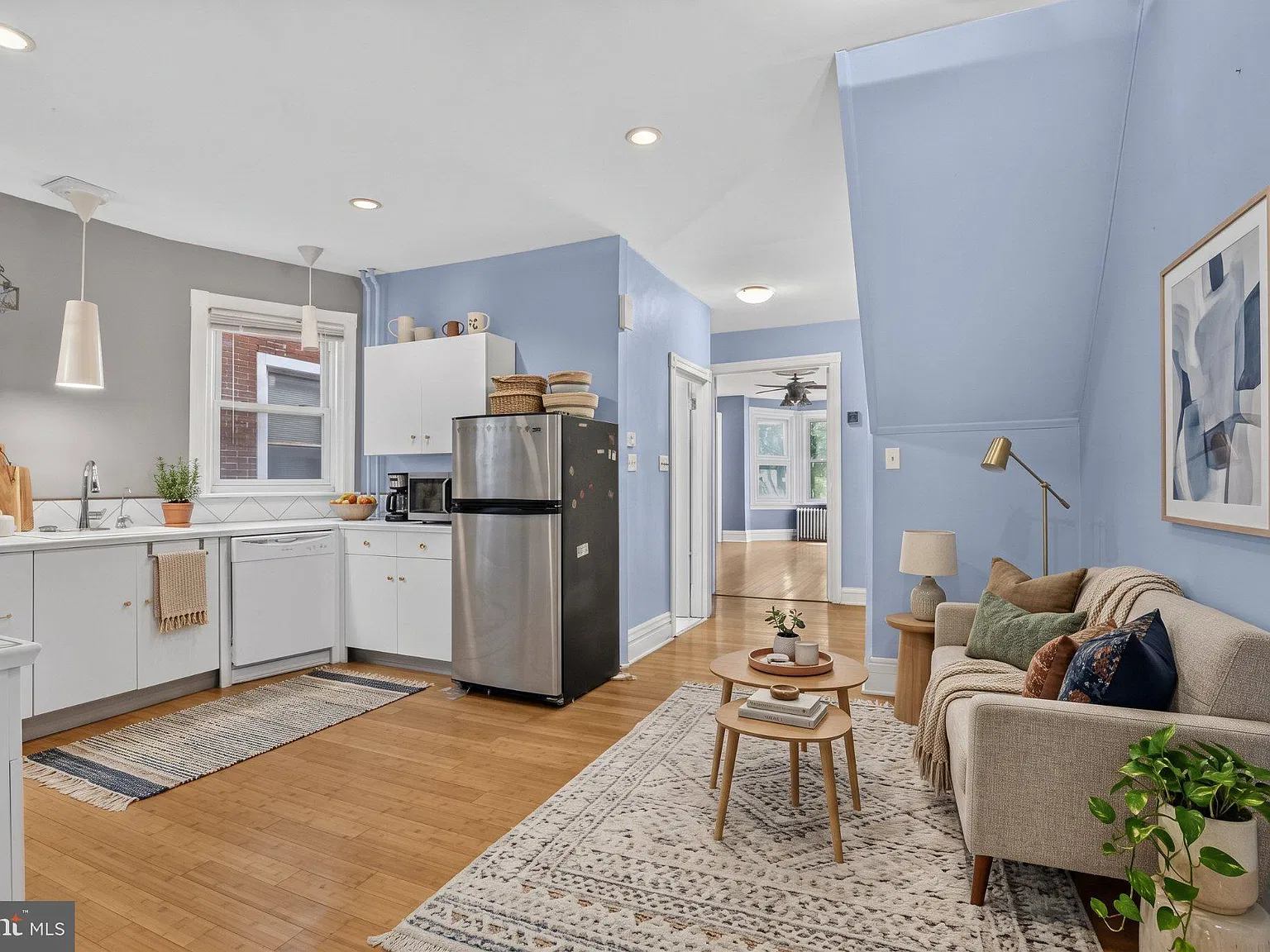 2 bed, 1.0 bath, 2352 sqft, $1,795 — Photo 1