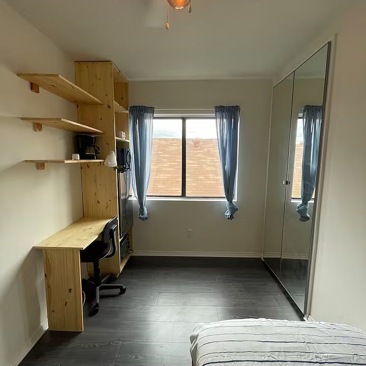 1st image of 725 W 42nd Pl #2