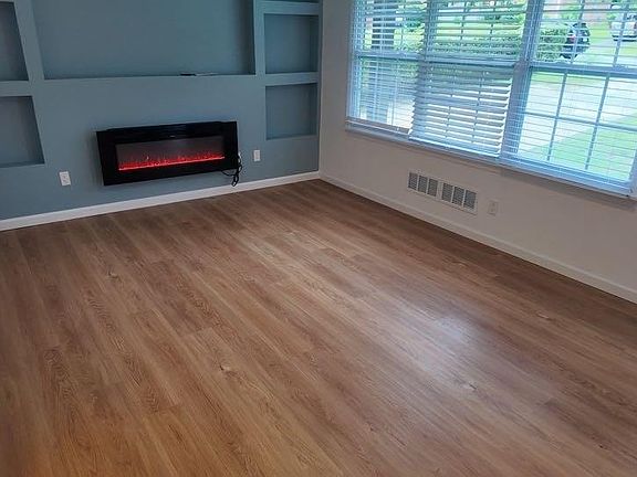 5th image of 2181 Meadowlane Dr SW