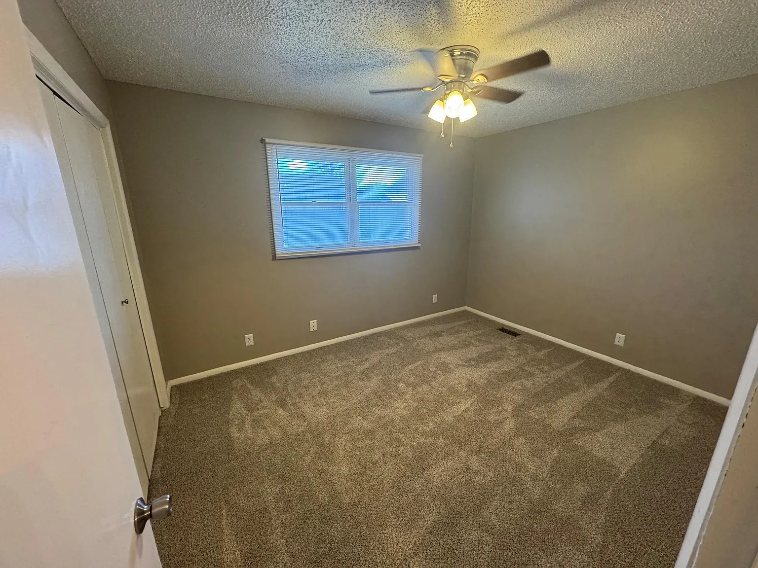 3 bed, $1,575 — Photo 2