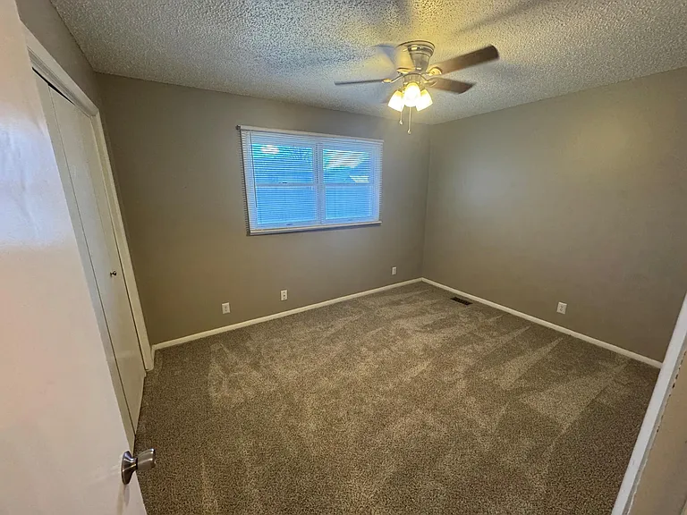 342 N Country Acres Ave — Photo 2