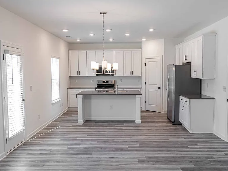 3361 Pepperpike Ct — Photo 5