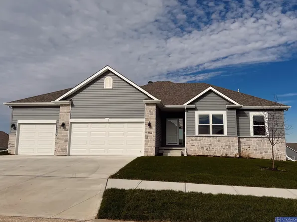 20522 Riviera Dr, Gretna, NE 68028