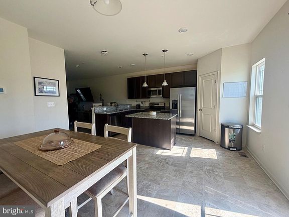 3rd image of 2520 Boeing Way