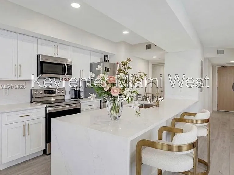 16485 Collins Ave #932 — Photo 8
