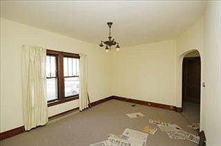 4th image of 1201 S Park St