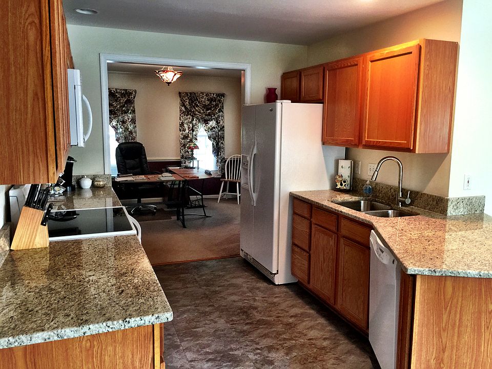 2nd image of 8 Prestonwood Ct