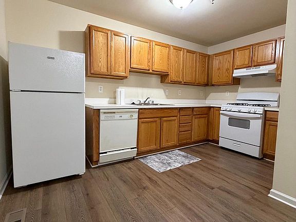 4th image of 305 Center Deen Ave