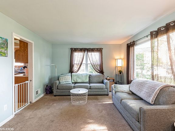 2nd image of 15959 Parkside Ave