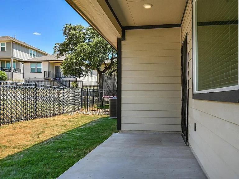 204 Merrick Rd — Photo 28