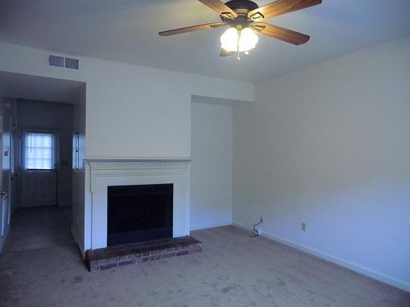 3rd image of 1004 Hammack Ct