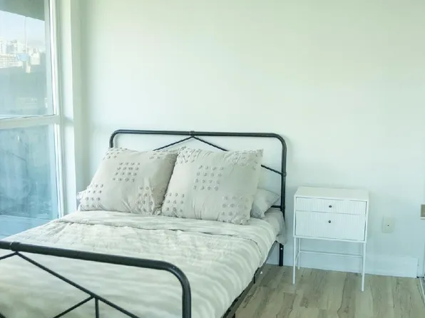 209 Fort York Blvd #574, Toronto, ON M5V 4A1