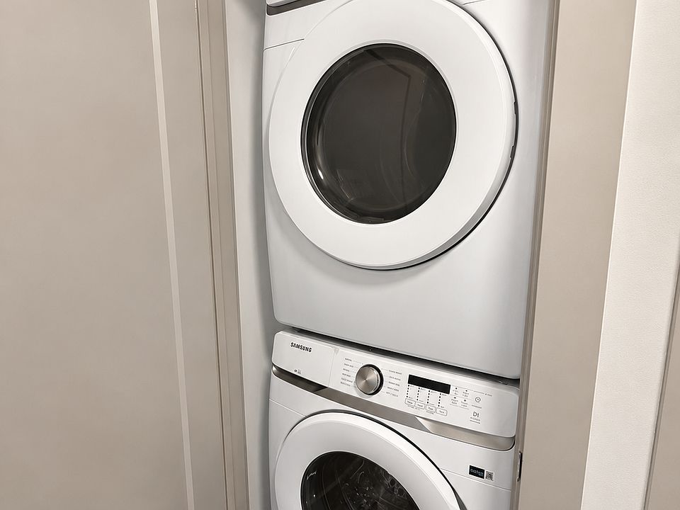 1st image of 1904 W Pratt Blvd APT 3B