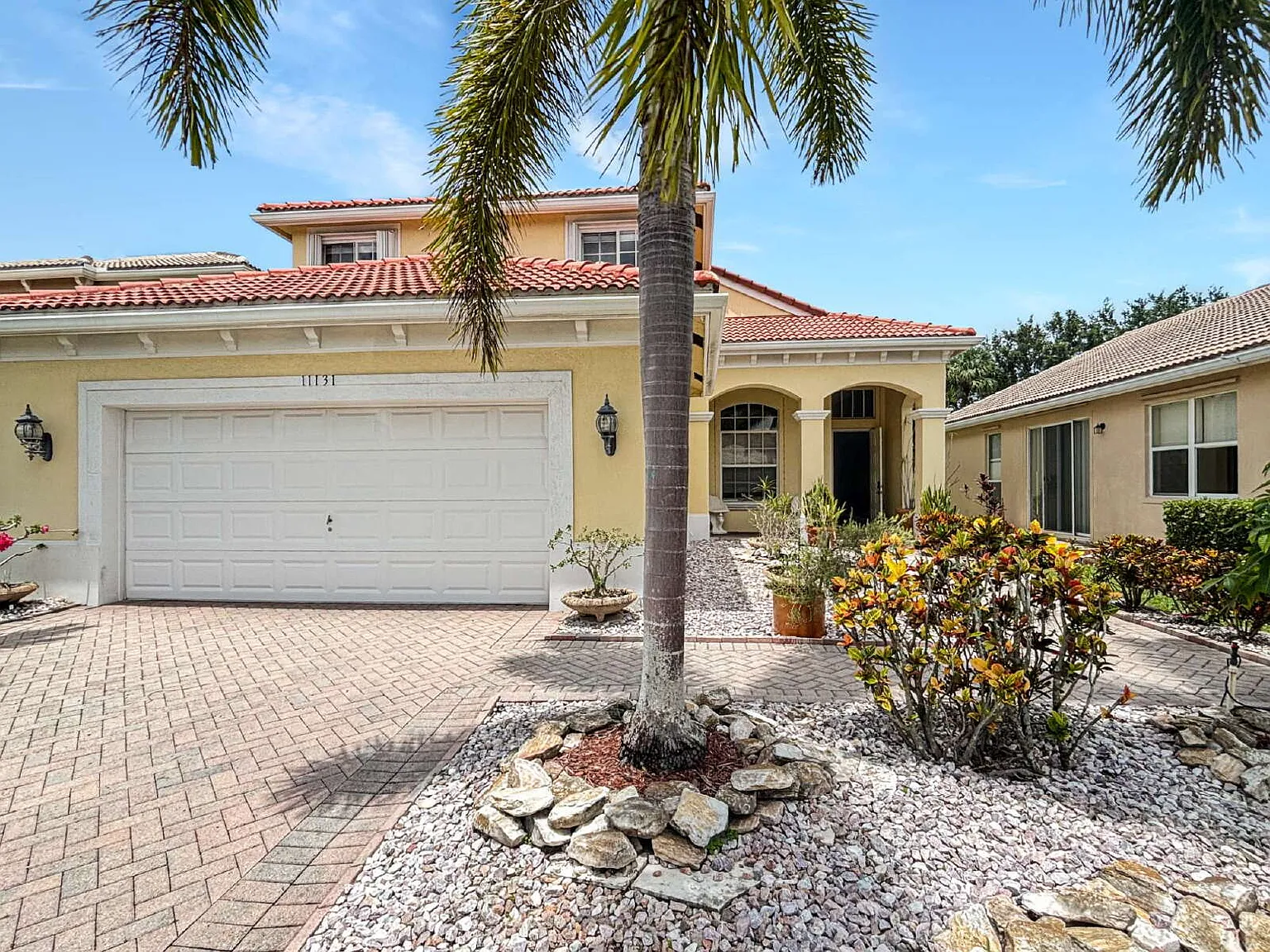 4 bed, 3.0 bath, 2058 sqft, $4,950 — Photo 3