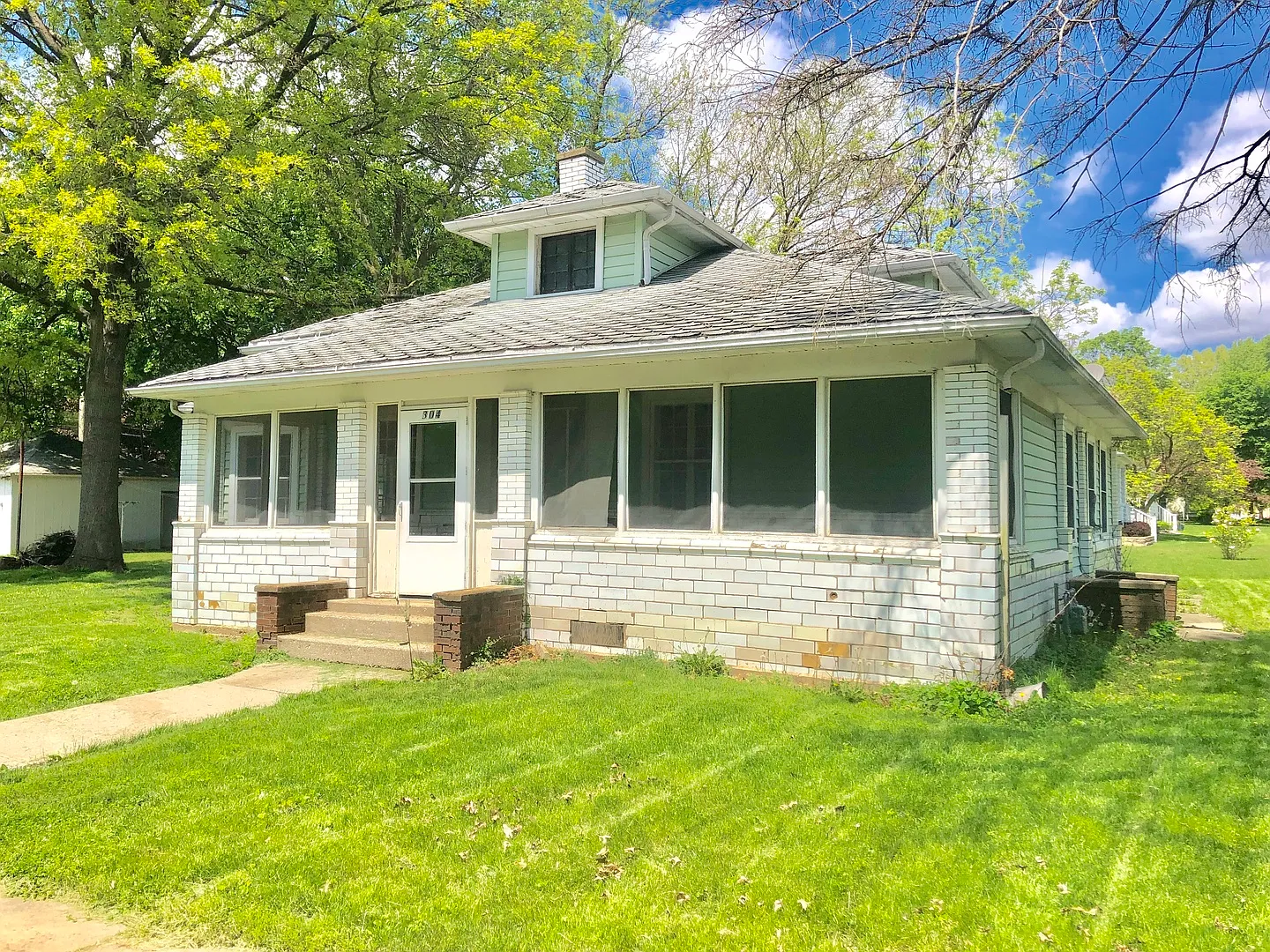 304 W 3rd St photo 1