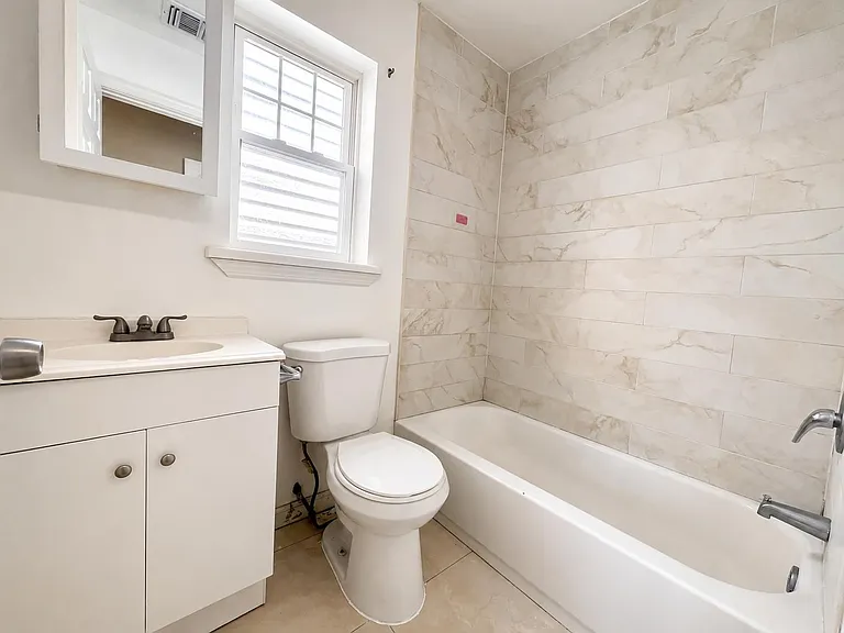 242 Rosa Parks Blvd #2 — Photo 9