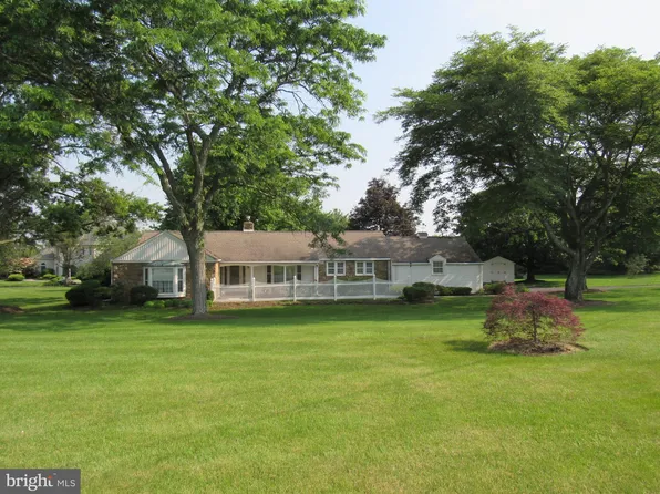 569 Godshall Rd, Telford, PA 18969