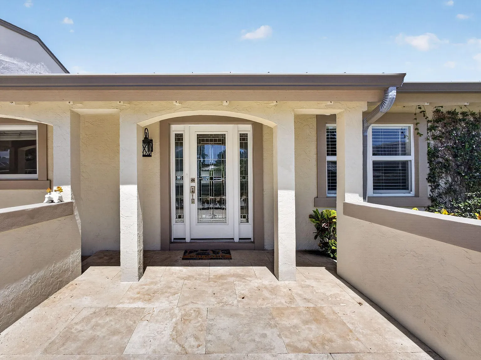5 bed, 5.0 bath, 3174 sqft, $20,000 — Photo 4