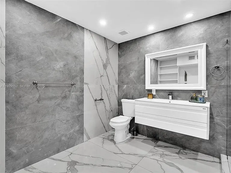 440 SE 8th Ave — Photo 36