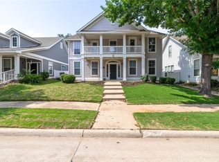 9921 Lakeview Dr, Aubrey, TX 76227