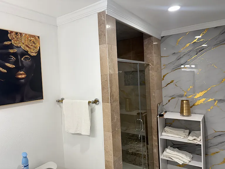 1820 N Macgregor Way — Photo 32