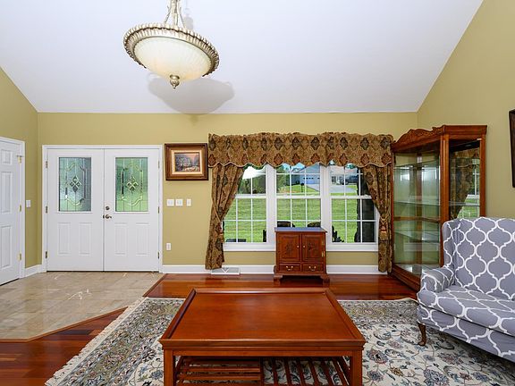 4th image of 171 Stoney Creek Dr