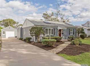 101 Central Ave, Patchogue, NY 11772