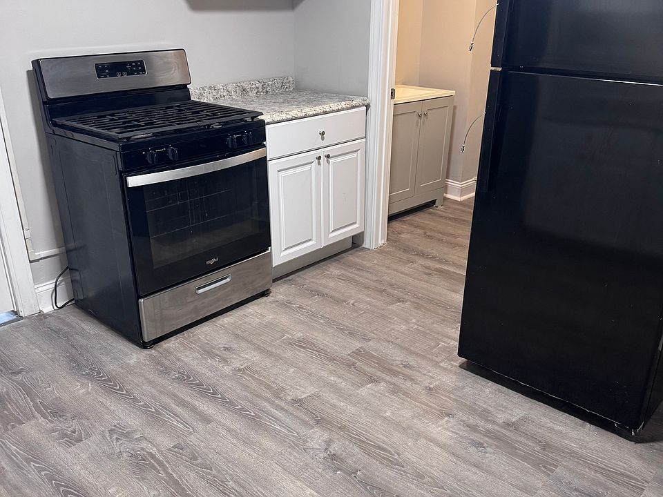 1st image of 25 N Swan St #1