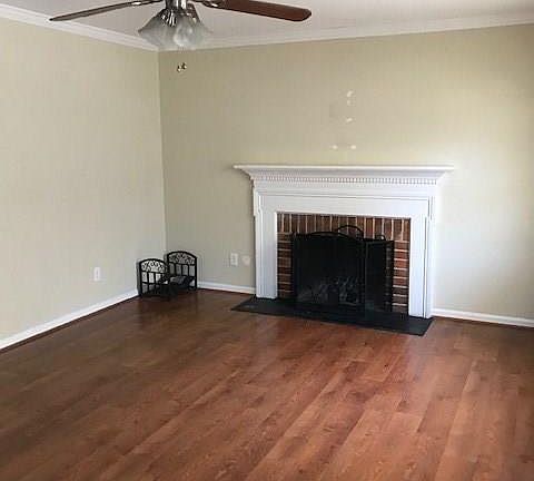 4th image of 882 Barrie Cir