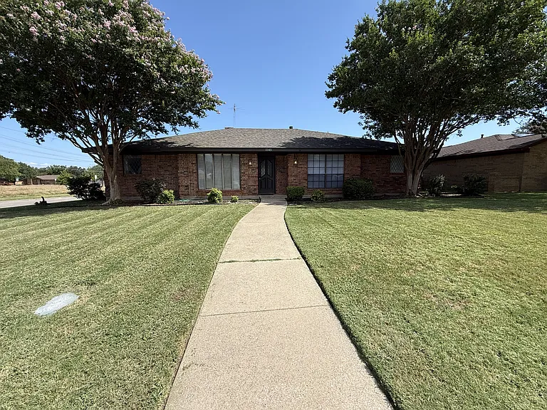 1543 Chisolm Trl — Photo 20
