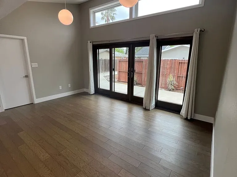 2 bed/2 bath charming TINY house in Concord — Photo 5