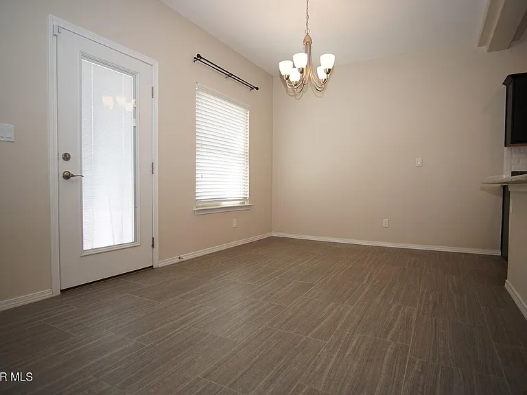 2136 William Caples St — Photo 8