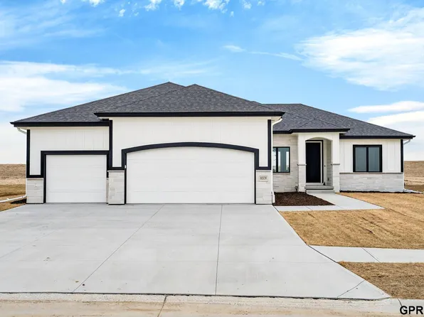 10339 S 212th St, Gretna, NE 68028