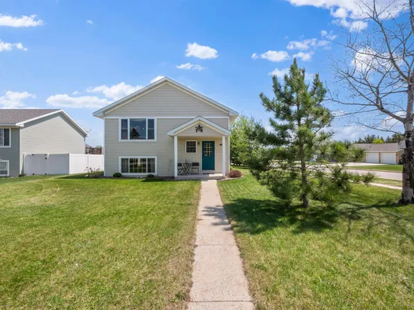 905 Derek Dr NW, Alexandria, MN 56308