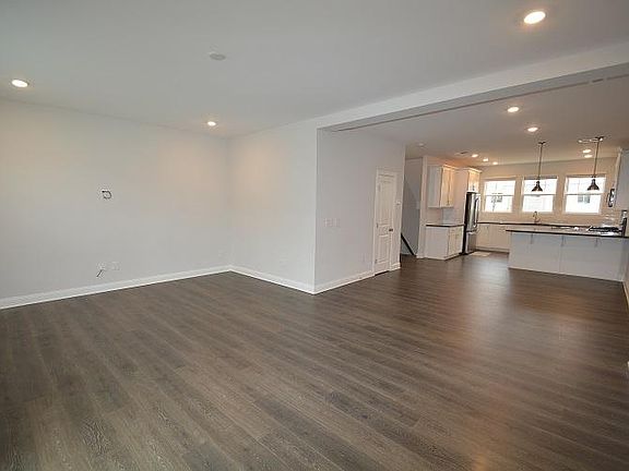 3rd image of 723 Traditions Grande Blvd
