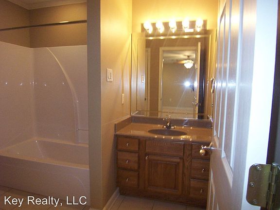 4th image of 533 Versailles Blvd APT G