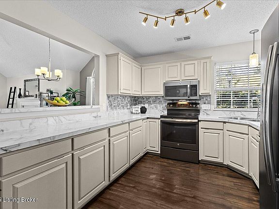 3rd image of 8209 Torrey Pines Ct