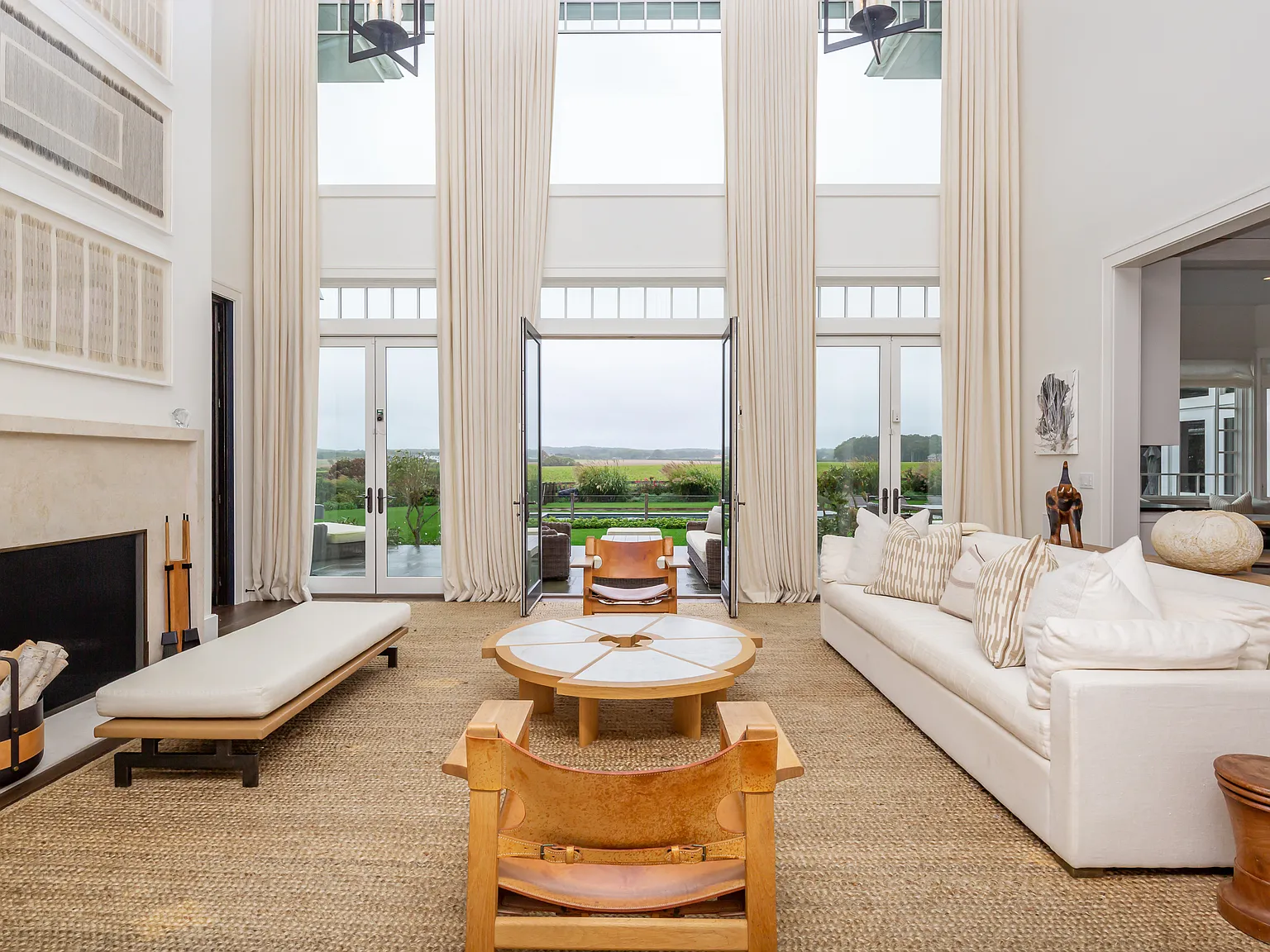Stunning Designer's Own Estate With Tennis, Golf and Pool! — Photo 4