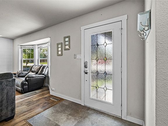 3rd image of 802 NW 8th St