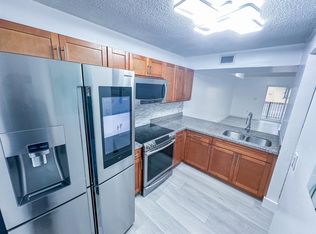 2301 W 60th St APT 211, Hialeah, FL 33016
