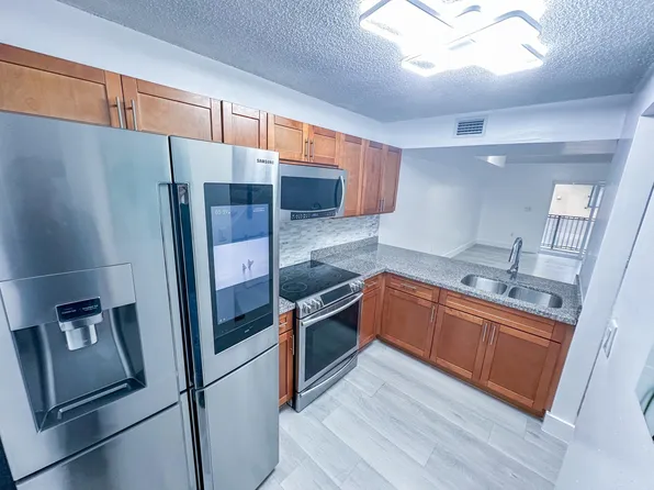 2301 W 60th St APT 211, Hialeah, FL 33016