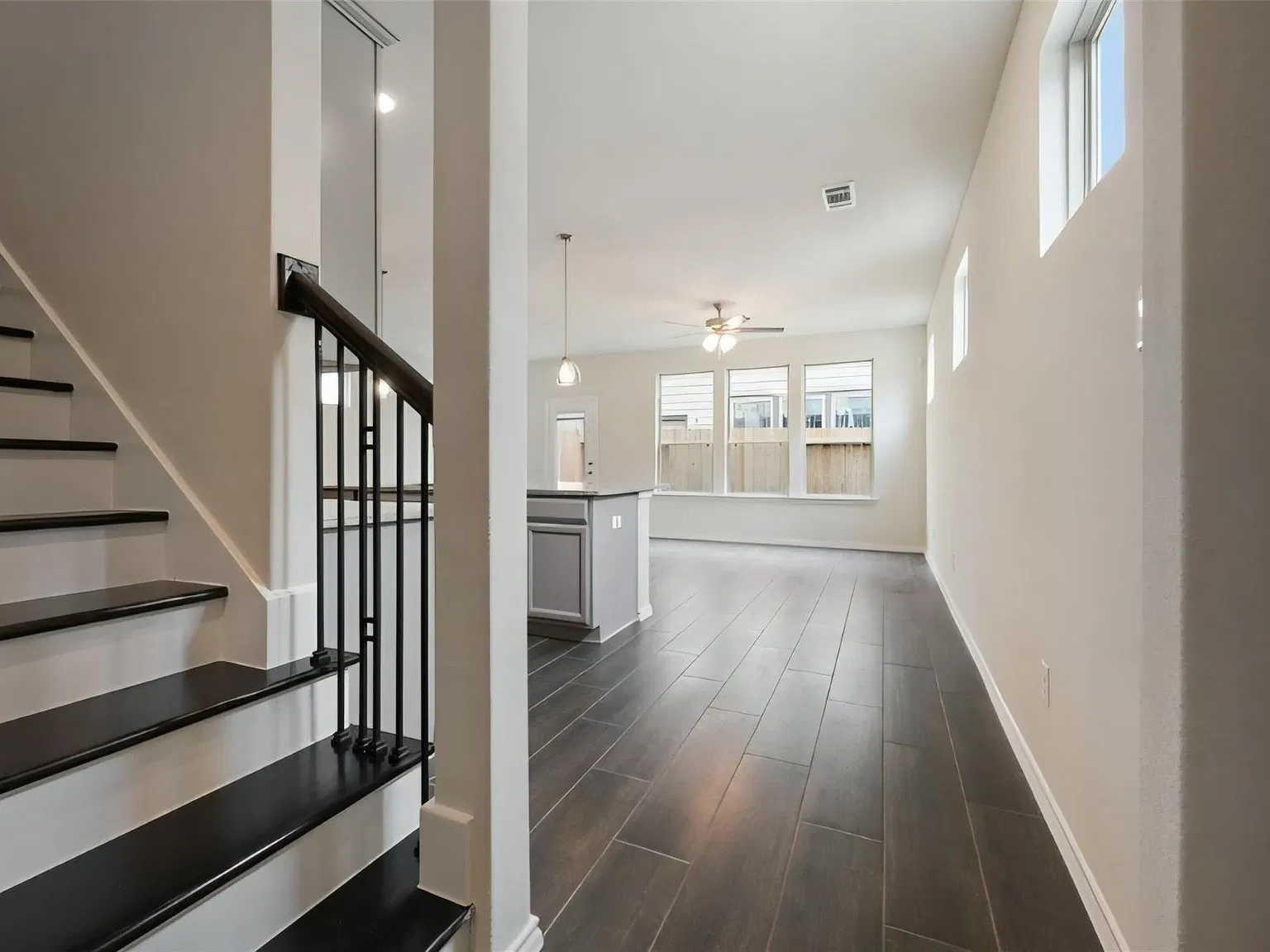 3 bed, 2.5 bath, 1671 sqft, $2,650 — Photo 2