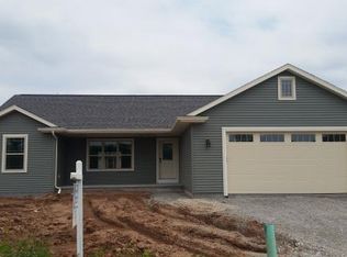 N9047 Lilac Rd, Menasha, WI 54952