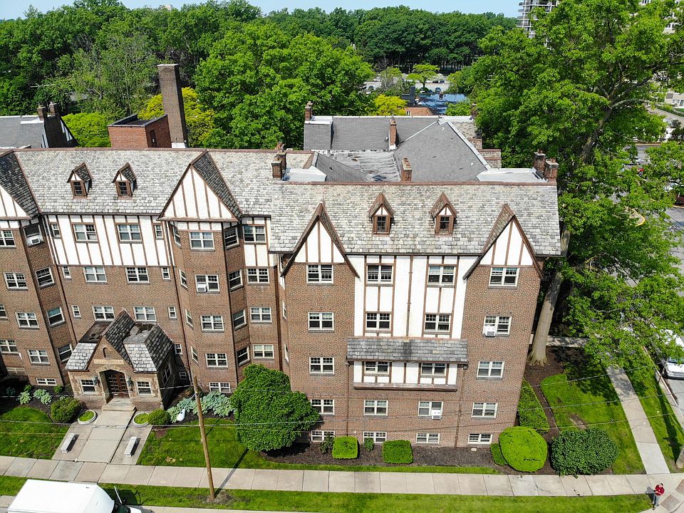 Edgewater Building located at 12505 Edgewater Drive