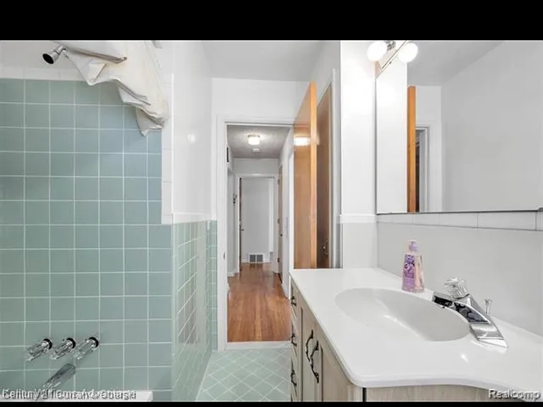 18535 Audette St — Photo 13
