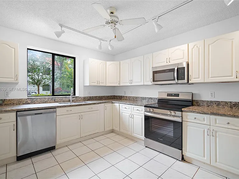 21378 Marina Cove Cir #11-B — Photo 16