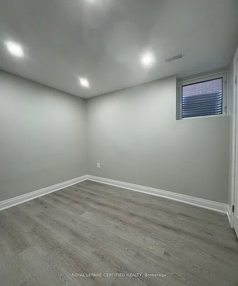 4468 Ashley Ave #BASEMENT — Photo 7
