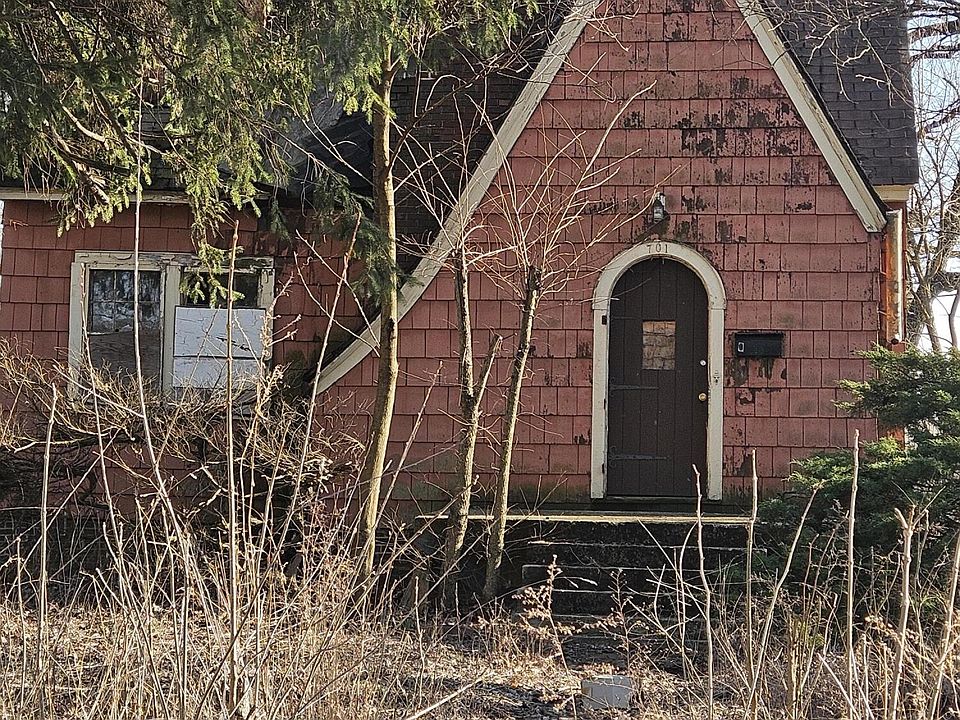 2nd image of 701 E 46th Ave